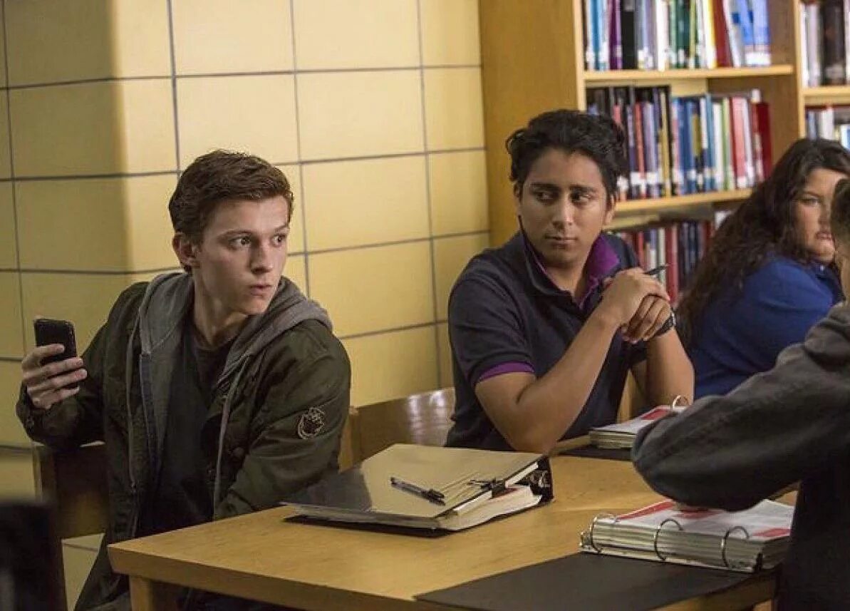 том холланд человек паук возвращение домой. флэш томпсон человек паук возвращение домой. человек паук в лифте. человек-паук: возвращение домой фильм 2017 актёры. карен человек паук возвращение домой.