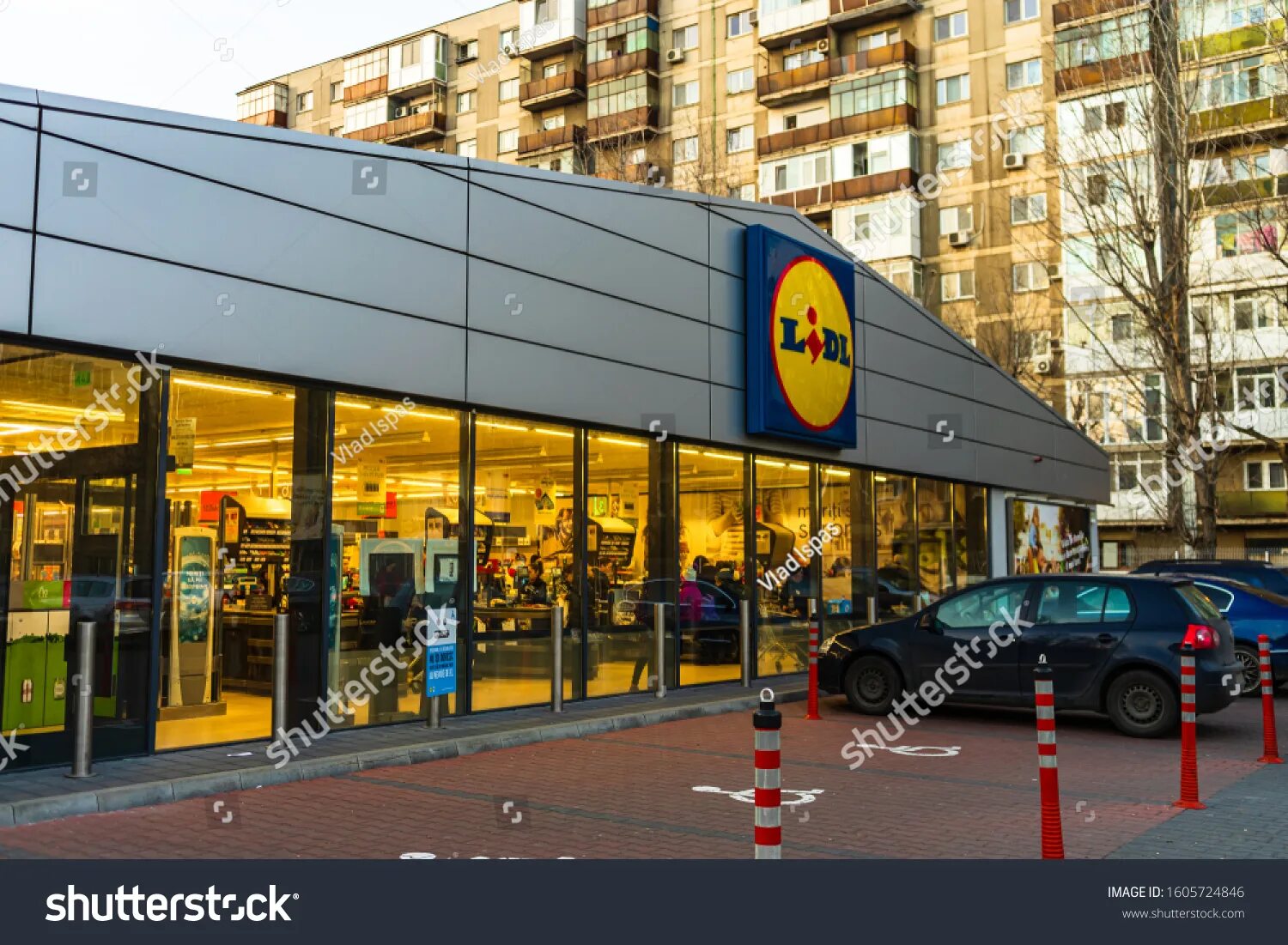 Lidl prospekt. Lidl market. lidl. lidl супермаркет логотип.