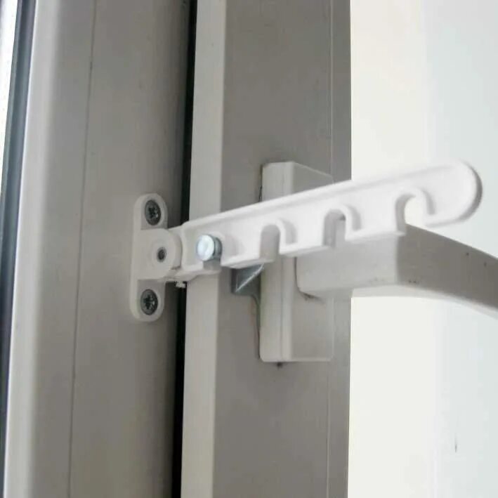 Ограничитель открывания(гребенка) металл. Ограничитель поворота створки 191 roto. Ограничитель открывания пластиковых окон установка. Фиксатор оконной створки. Ограничитель для деревянных окон гребенка.