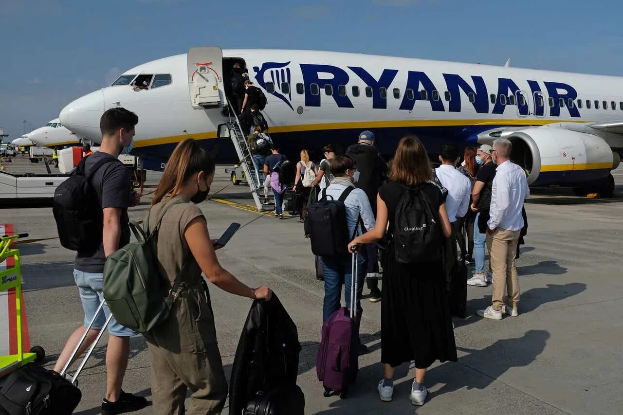 Boarding travel. Самолёт "полёт". Полет на самолете. Рейс. Забронированное место самолет.