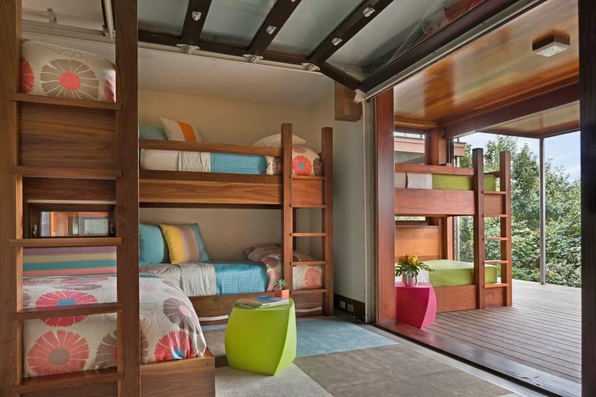 красивые двухэтажные кровати. комната для троих детей. детская двухэтажная кровать. комната с двухъярусной кроватью. детская для двоих разнополых с двухъярусной кроватью 20 кв.