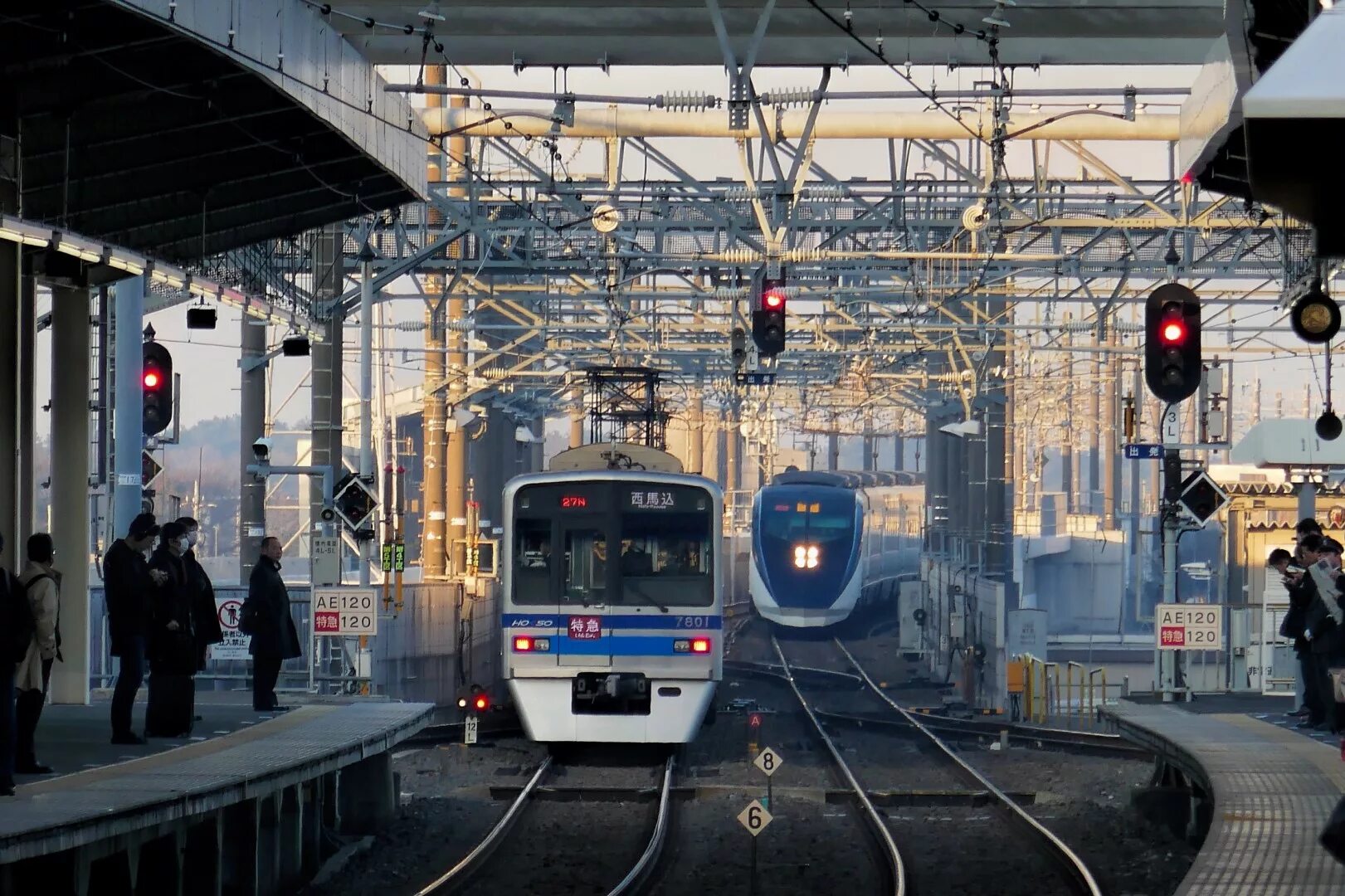 Железнодорожная станция Токио. Станции поездов Токио. Поезда Японии Токио. Электрический транспорт железных дорог. Железнодорожное передвижение