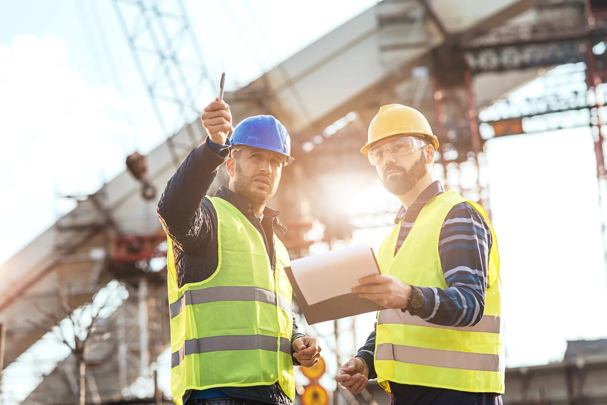 Строитель металлоконструкций. Промышленное и гражданское строительство. Электромонтажник судовой. Строительный бизнес. Профессия инженер.