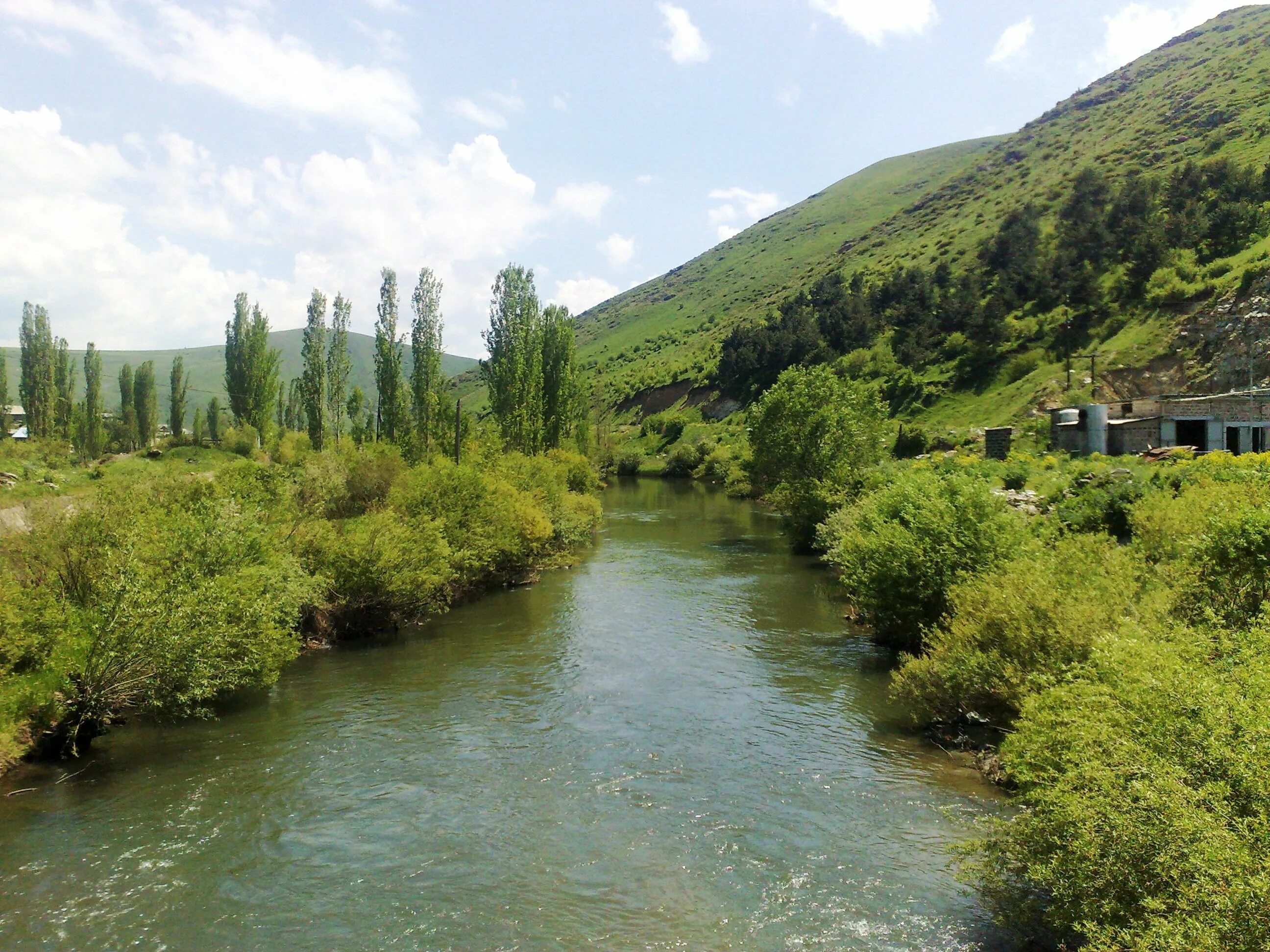 S armenia. Река Раздан Армения. Река Раздан в Ереване. Разданское ущелье Ереван. Ереван ущелье реки Раздан.