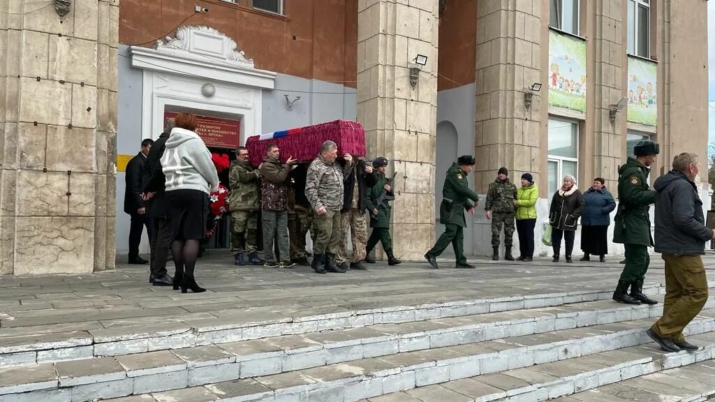 В Орске простились с погибшим на Украине. Простились с погибшим в ходе спецоперации. Последние новости спецоперации сво