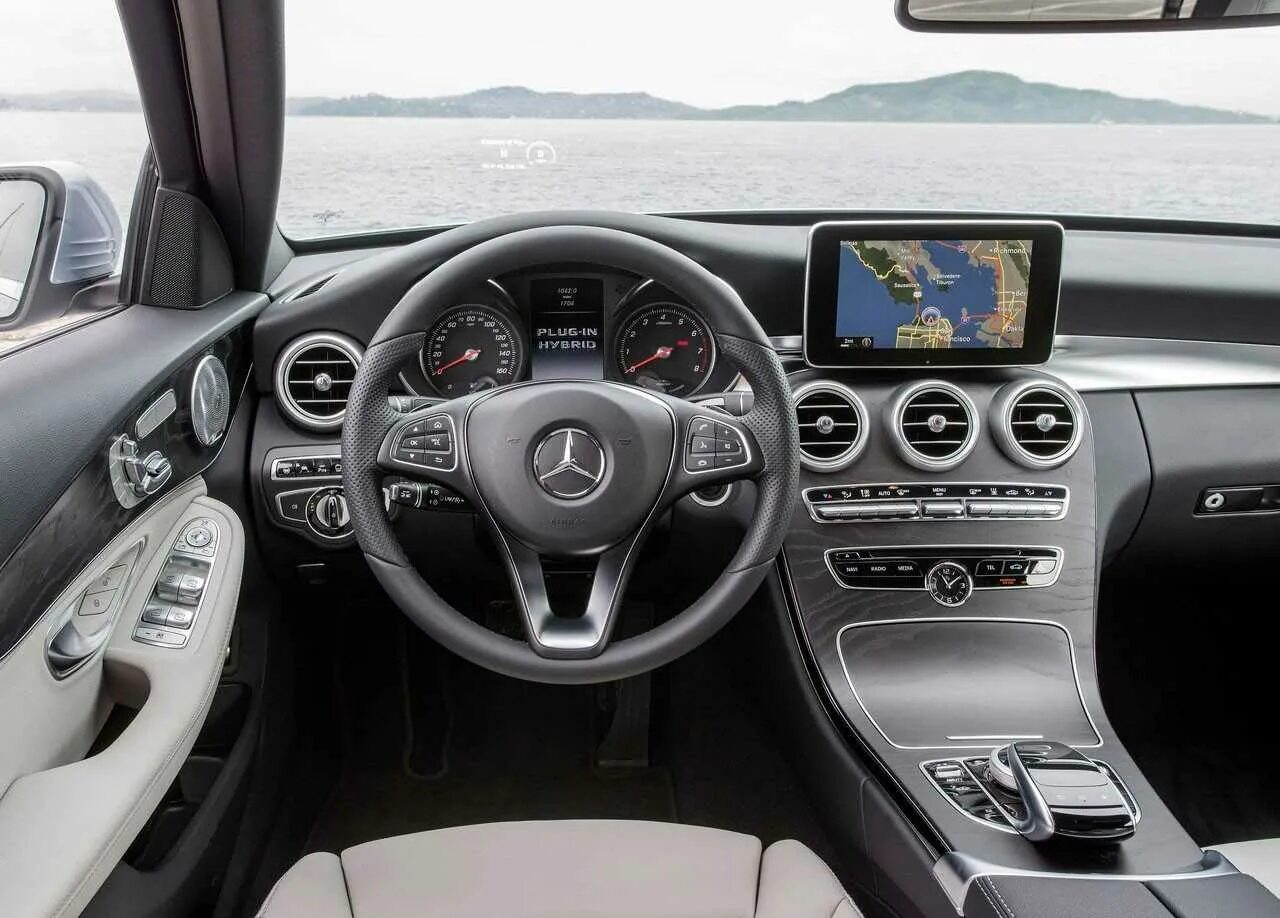 C класс window. Mercedes benz c350e. mercedes benz c class w205 салон. mercedes c350 2017. mercedes-benz e-класс 205.
