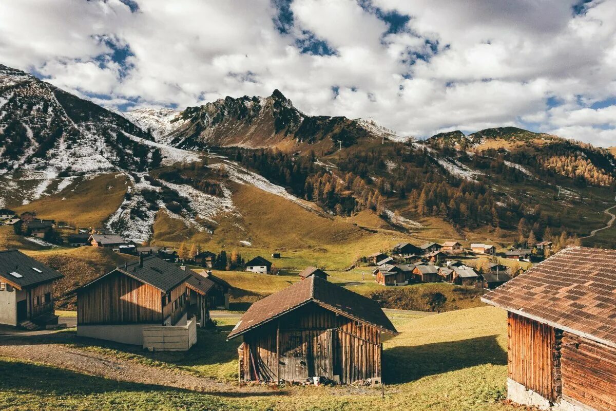 Faraway village. Швейцария Горная деревушка Высокогорная. Швейцария деревня Мондах. Альпы Долины и горные деревушки. Горные селения Европа Италия.