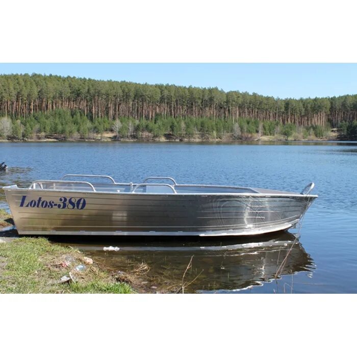 Лодка джонбот плоскодонка. Лодка windboat 38. Лодка алюминиевая 380. Windboat 38m. Лодка windboat 380 м.