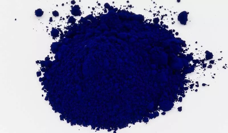 Ультрамарин пигмент. Берлинская лазурь пигмент. Разлита краска синяя. Благородный синий цвет. Пигмент лазурь железная (милори).