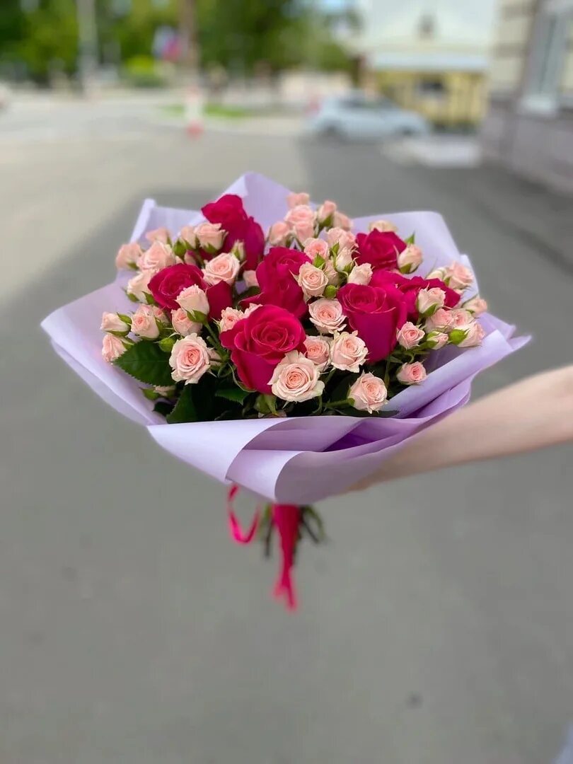 Кустовые розы ульяновск. 35 кустовых роз фото. Кустовые розы букет 7 штук. Букет из 51 кустовой розы. Кустовые розы 11 штук.