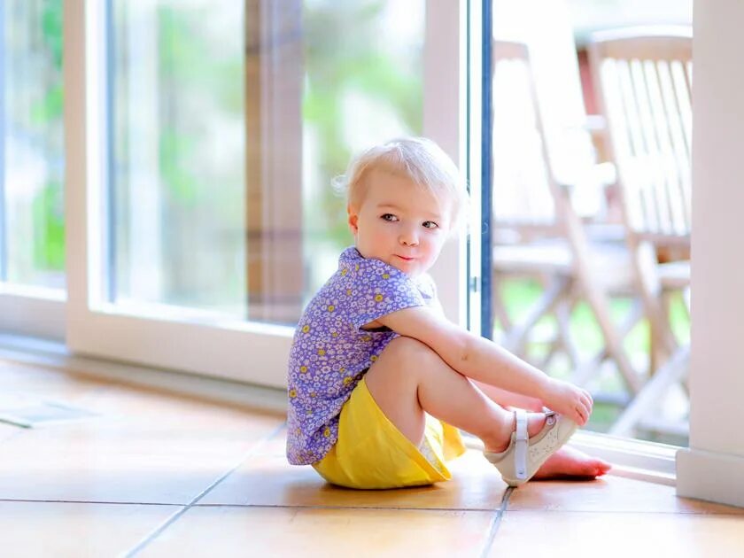 Человек дышит воздухом. Дыхание у детей. Когда появилось слово извините. Ребенок дует. Когда слова излишни.