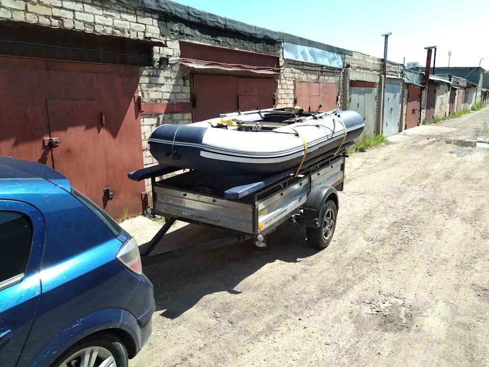 Как крепить лодку пвх на прицепе. Прицеп для лодки риб 380. прицеп мзса для лодки пвх. прицеп для лодки пвх 380. лодка пвх нв 350 прицеп.