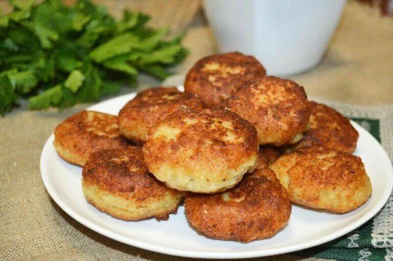 Рыбные котлеты из минтая. Котлеты из минтая вкусные с салом. Котлеты из минтая. Котлеты из минтая. Котлеты из минтая вкусные с салом.