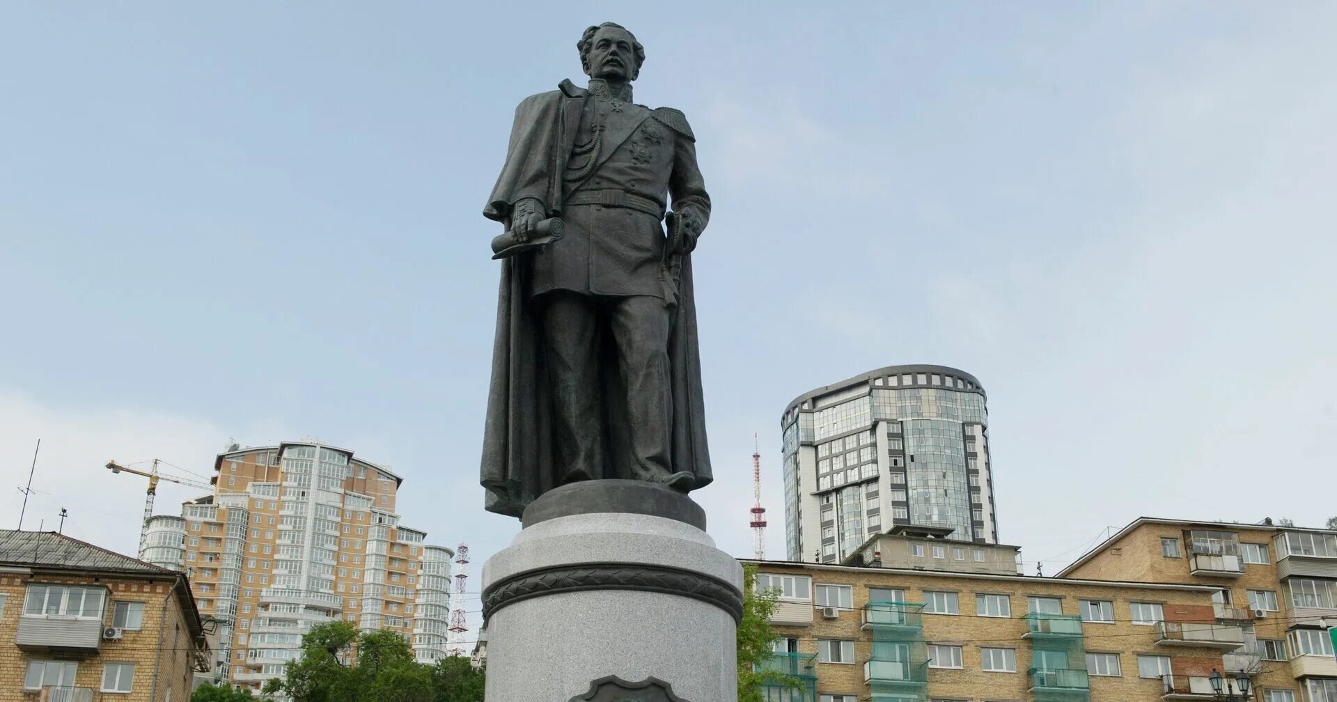 Памятник николаевичу. Памятник николаю муравьеву-амурскому владивосток. памятник муравьеву амурскому во владивостоке. муравьев амурский владивосток. владивосток памятник основателям владивостока.