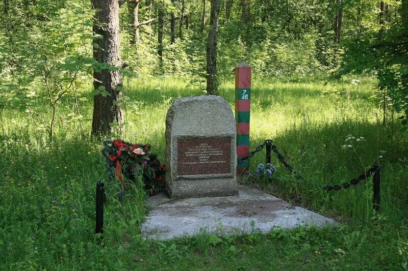 Алексей дмитриевич гарькавый подвиги. Алексей дмитриевич гарькавый. Памятник алексею гарькавого. Алексей гарькавый. Пограничник майор алексей гарькавый.