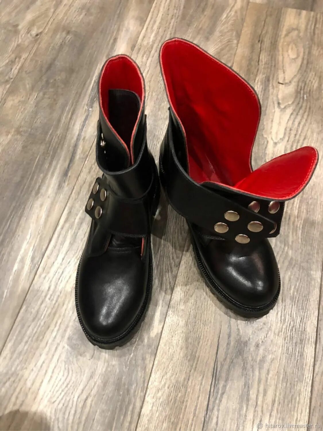 Красные туфли мужские. Кристиан лабутен мужская обувь. Timberland marcelo burlon. Ranger camelot берцы. Dr martens красные.