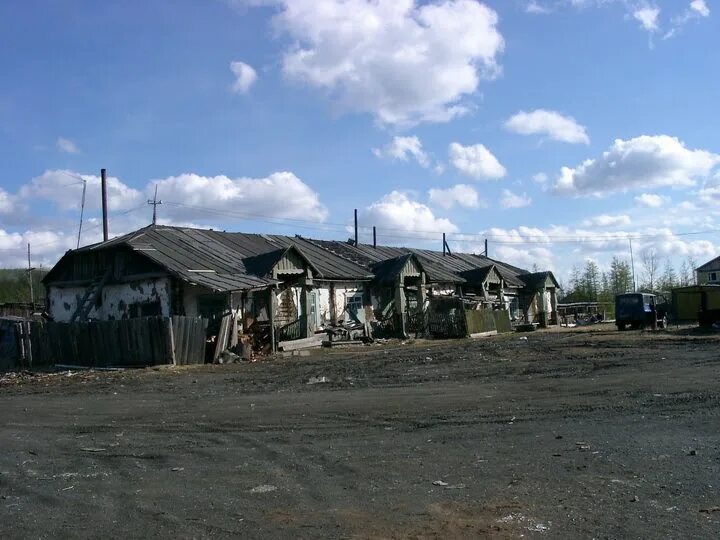 Поселок Тополиное Якутия. Тополиное Томпонский район. Хандыга село Тополиное. Томпонский улус горы. Тополиное якутия