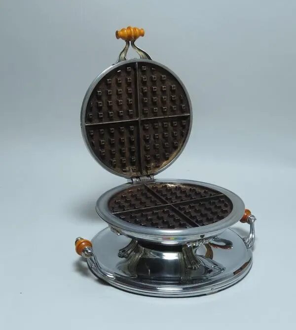 Waffle maker вафельница. Вафельница Cronier CR-8388. Первая вафельница 1869. Royal Waffle вафельница.