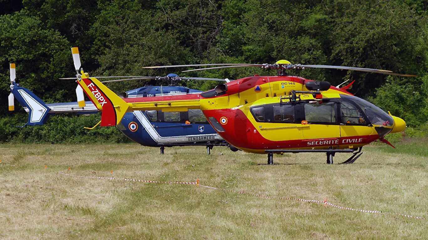 Вертолет для двоих цена. Eurocopter EC 145. Eurocopter ec145 фото. 2560x1440 Helicopters. Желтый АН-2 обои.