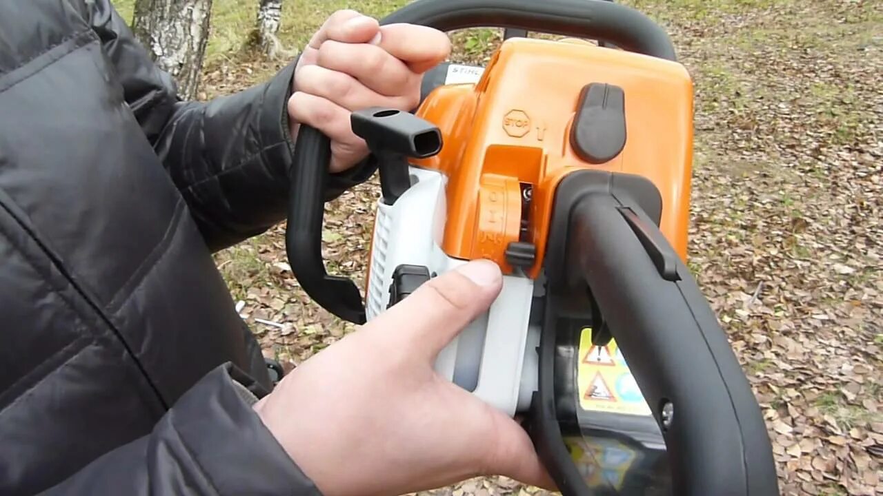 Stihl ms180 штиль. Пила штиль 180. Завести бензопилу штиль 180. Бензопила штиль 180. Пила штиль видео