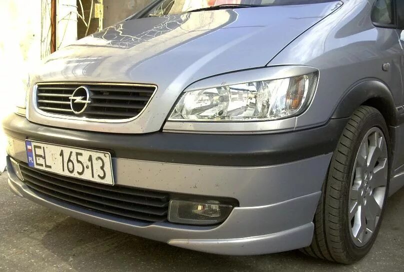 Купить бампер зафира. Opel Zafira а 2004 реснички. Реснички накладки на фары Opel Zafira a. Реснички накладки на фары Opel Zafira a 1999-2005. Бампер Опель Зафира а 2000.