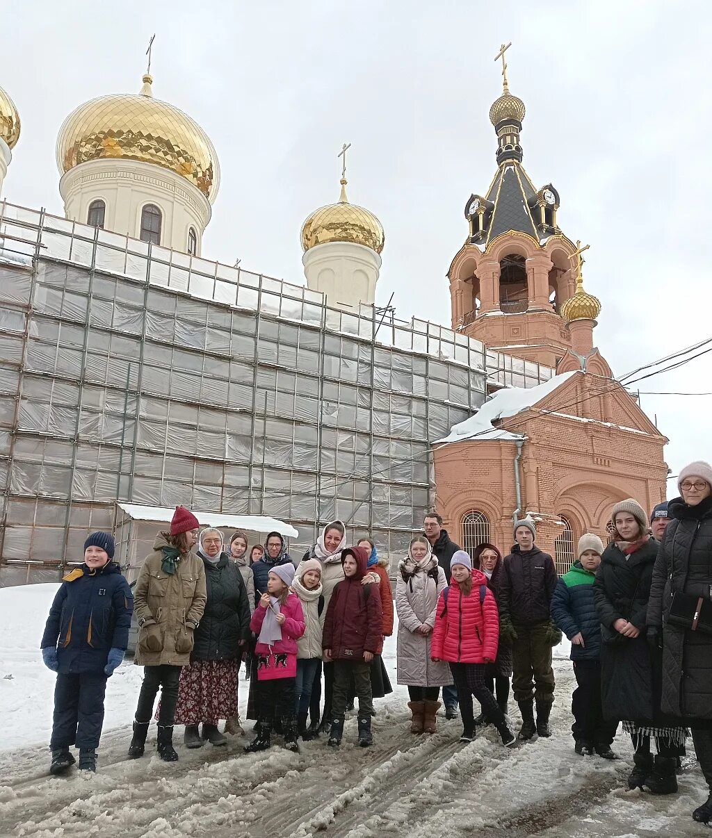 Великорецкий крестный ход епископ паисий. Великое паломничество. Митрополичий двор в ростове интересные факты ворота. Паломничество. Самая большая паломничество где.