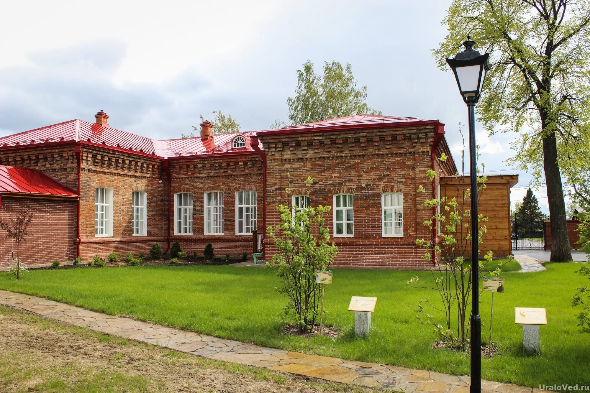 Алапаевск музеи школы. «напольная школа в городе алапаевске». «напольная школа в городе алапаевске». Елизавета федоровна алапаевск напольная школа. Музей напольная школа в алапаевске.