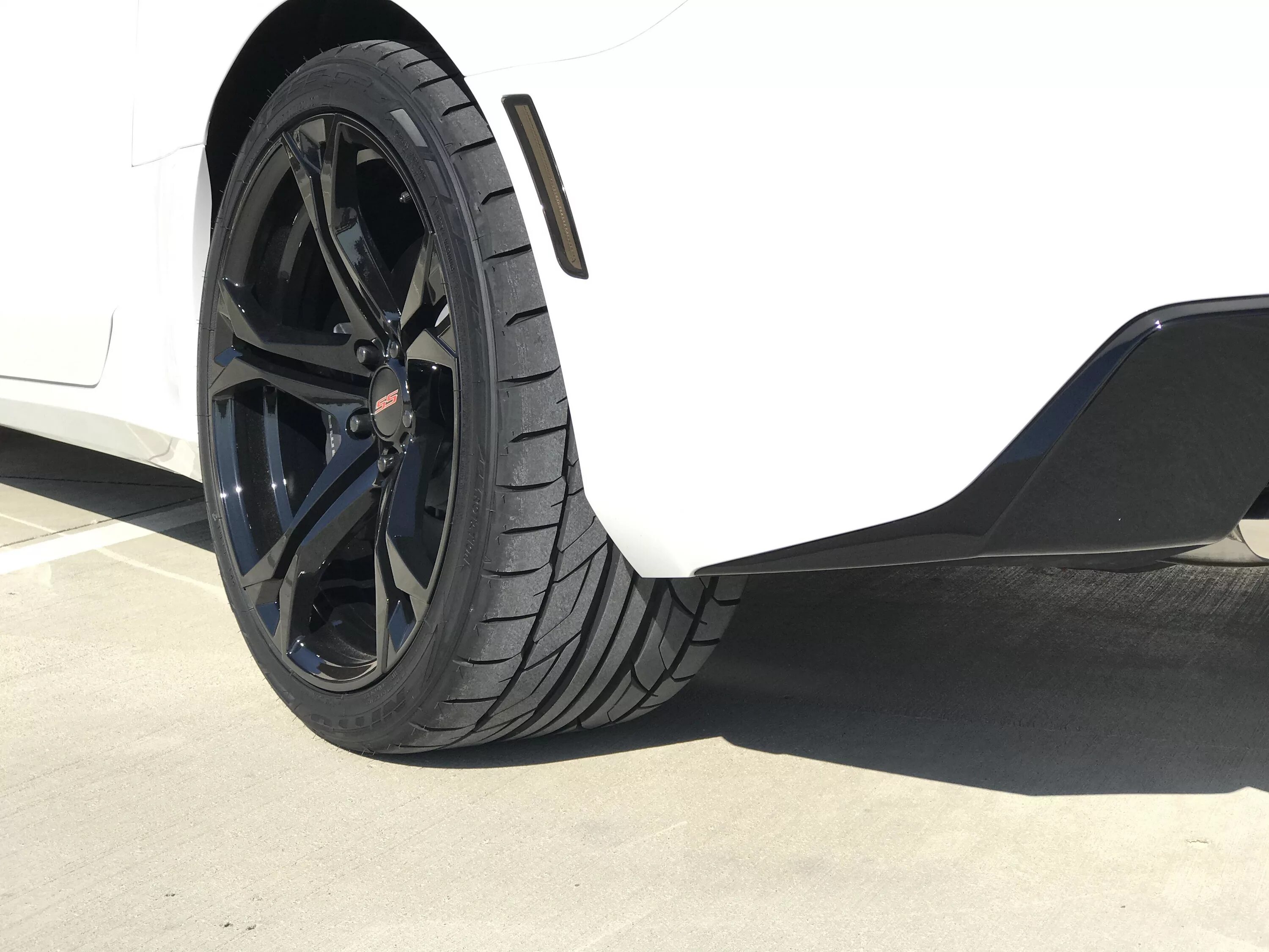 215/55r17 nitto nt555 g2 94v. Nitto nt555 295/35 r21 107y. 275/40 r21. Mishimoto zx шины. Nitto nt555 g2 225/45 r17.