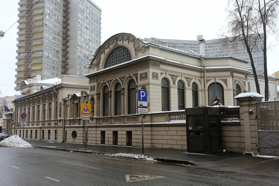 Поварская 9. Посольство республики кипр на поварской улице. Усадьба казакова дункер поварская 9. Особняк консульства кипра в москве. Поварская 9 посольство кипра.