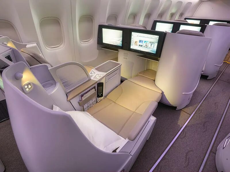 First class s7. Saudia 787 Business class. Бизнес класс s7 Airlines. Кабина бизнес s7.