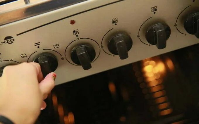 Как разогреть духовку до 180 градусов. Духовка подогрев верх низ. как разогреть духовку до 180. как разогреть духовку до 180 градусов электрическую. кие кнопки на плите показывает подогрев духовки.