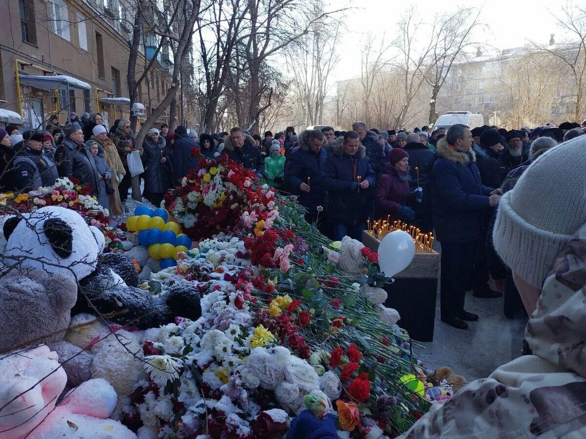 Трагедия в Магнитогорске. Трагедия в Магнитогорске 31 декабря. Взрыв Магнитогорске похороны. Трагедия в Магнитогорске сегодня. Шторм z выплаты погибшим