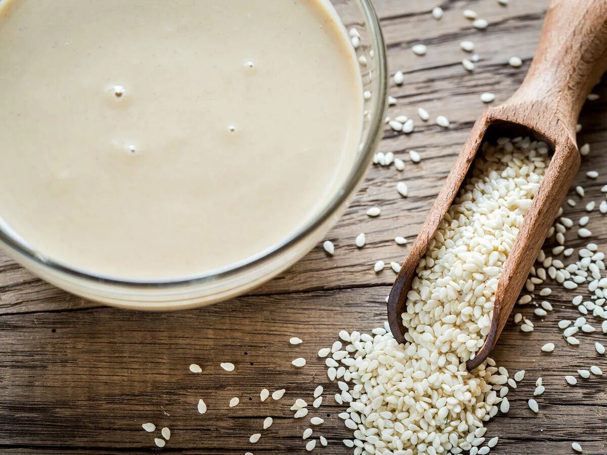 Тахини из рожкового дерева. Тхина кунжутная паста. Тахини. Тахини кипр. Соус тхина.