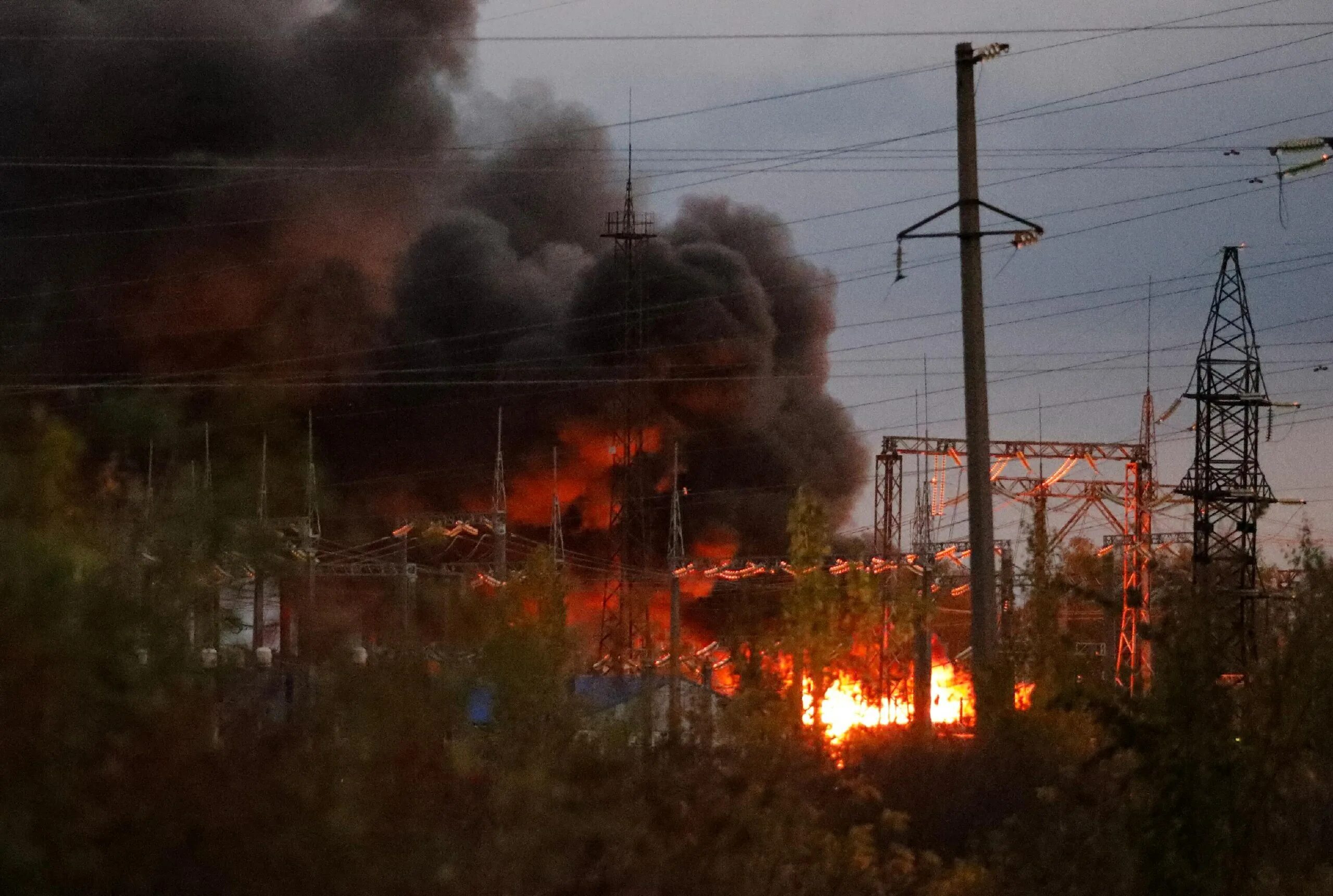 Обстрел белгородской сегодня последние новости. Город шебекино белгородской области после обстрела. всу обстреляли подстанцию шебекино в белгородской области. пожар от электричества.