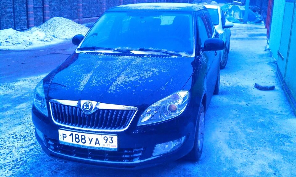 Как поменять лампочку на фабии 2 Замена лампы ближнего / дальнего света H4 Skoda Fabia 2 YouTube