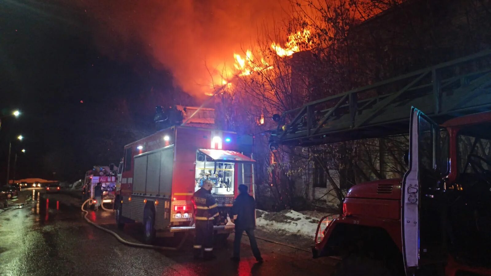 Пожар на Комсомольской. Пожар в Туле 10.10 22. Пожар на Комсомольской площади. Пожар на Комсомольской февраль.