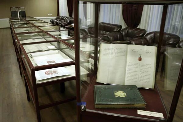 Российский исторический архив в санкт петербурге. Российский государственный исторический архив в санкт-петербурге. ргиа спб. российский государственный военно-исторический архив фонды. российский государственный архив новейшей истории (ргани).