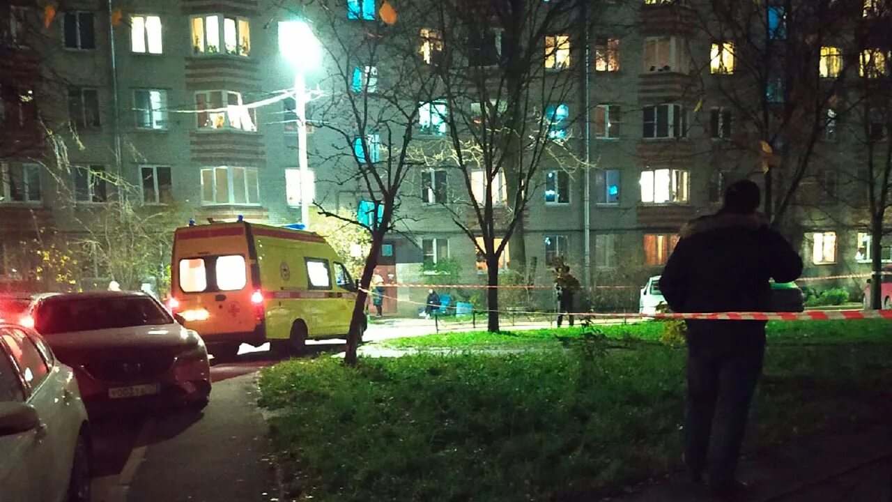 В Петербурге застрелили мужчину. Шушары нападение на мужчину. В центре Питера застрелили. Убили мужчину в спб