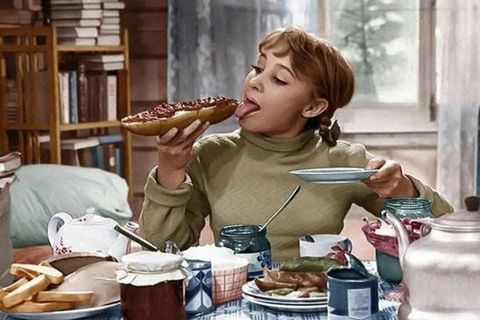 Тося сокращение от какого. Тося кислицына с бутербродом. тося бурлакова. тося петрова. хочу халву ем хочу пряники.
