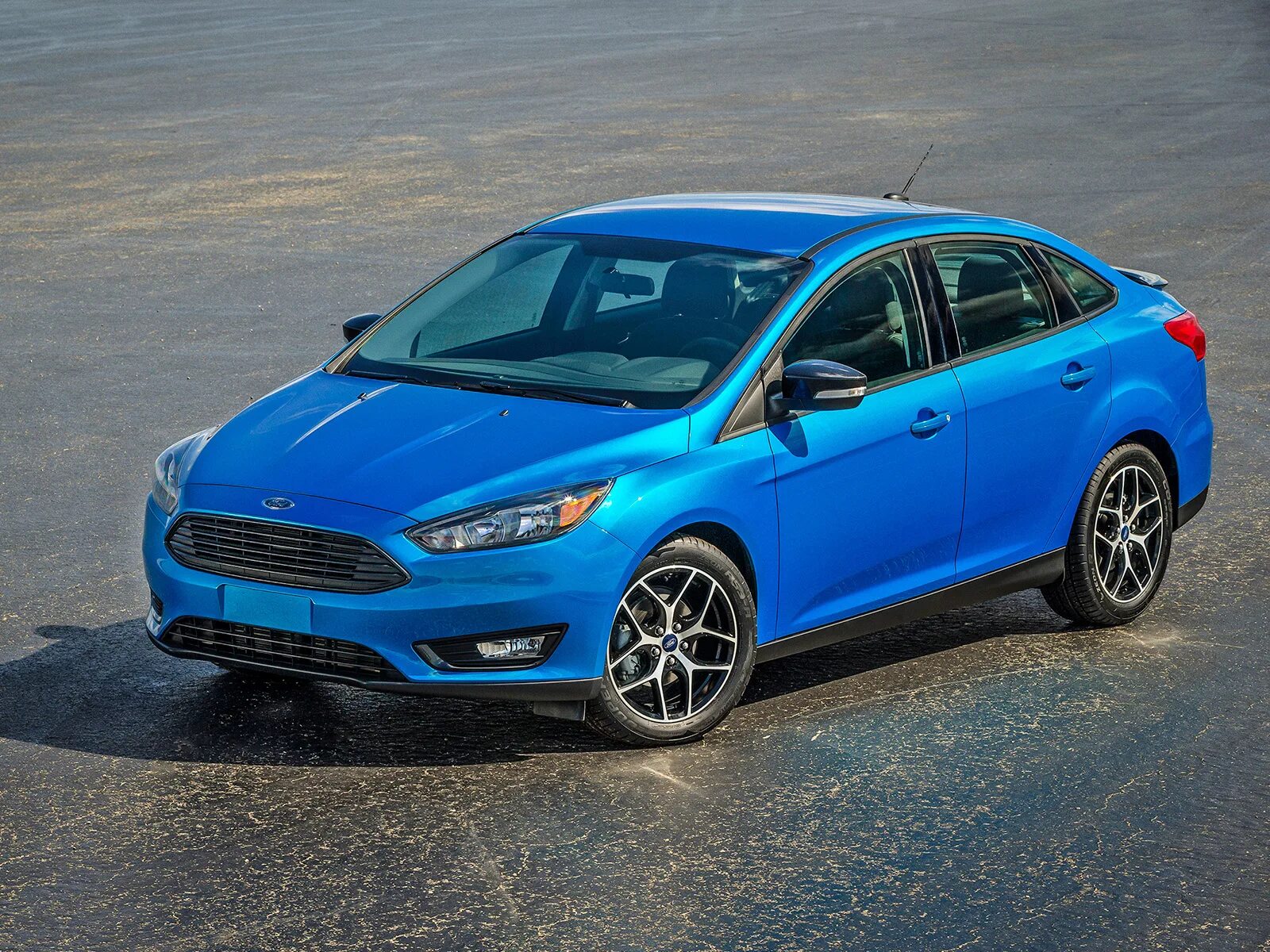 На каком месте форд. Ford Focus 2015. Ford Focus 2014 седан. Форд фокус 2015 седан. Форд фокус 2015 хэтчбек.