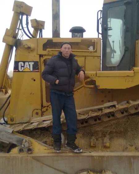 требуются водители белаза. работа вахтой. работа трактористом без опыта работы вахта. требуется тракторист. тракторист машинист.