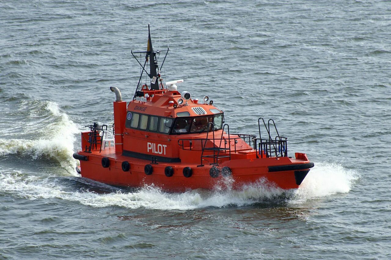 бесплатный лоцман. лоцман профессия. катер сириус росморпорт. лоцманское судно санкт-петербург. лоцман александр николаевич.