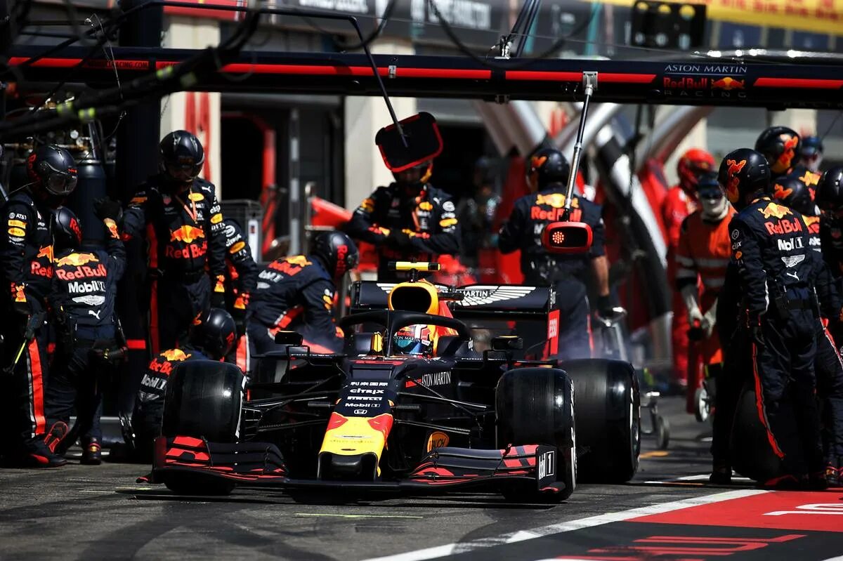 Ferrari f10 f1. гонки formula 1. болид ф1 2022 ред булл. постер альфа ромео формула 1 япония. формула 1 продукция.