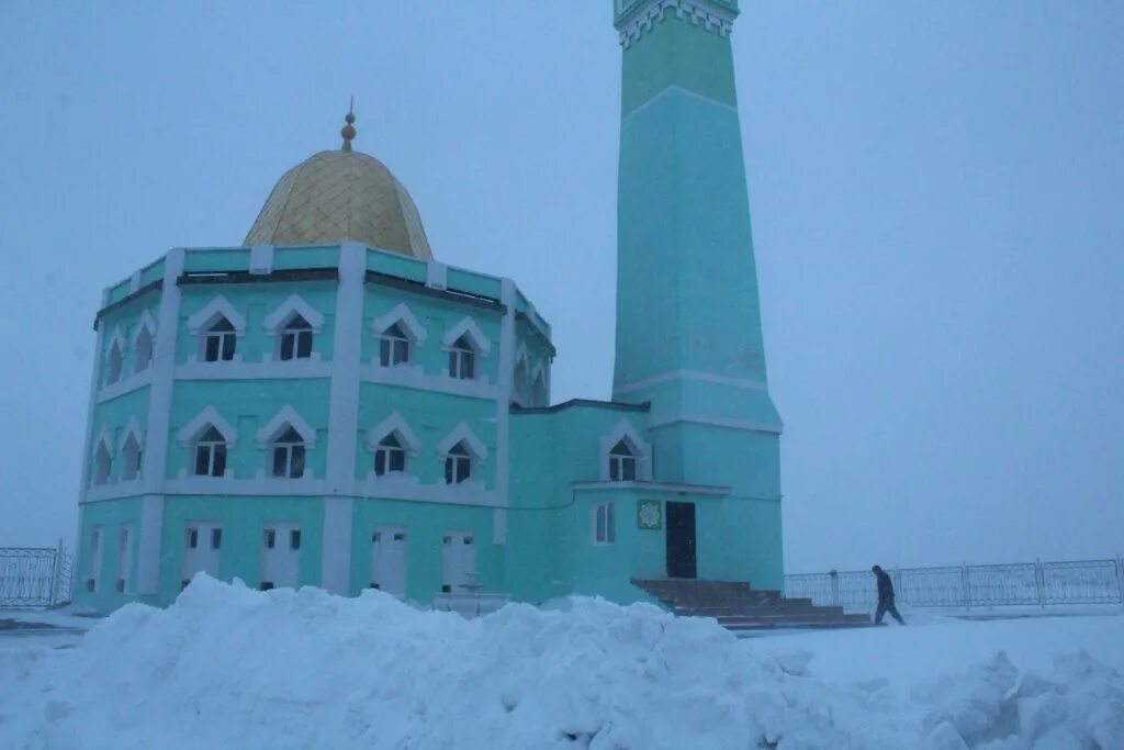 Мечеть в каком самом северном городе находится. Мечеть нурд-камаль. мечеть нурд-камаль салехард. нурд-камаль норильск. мечеть нурд-камаль — самая северная в мире.