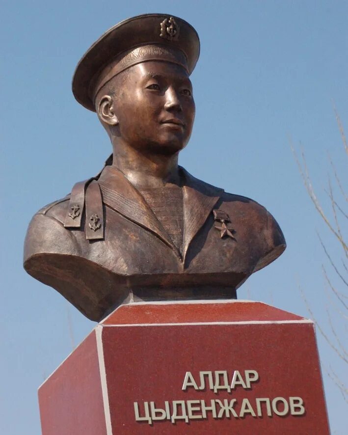 Алдар цыденжапов подвиг. Подвиг алдара цыденжапова. матрос алдар цыденжапов.