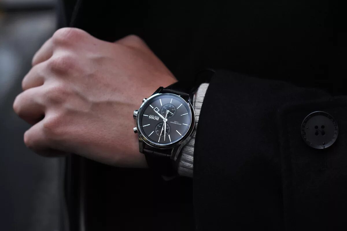 умные часы от omega. часы на руке. костюмные часы мужские. мужские часы на руке. мужские часы на руке.