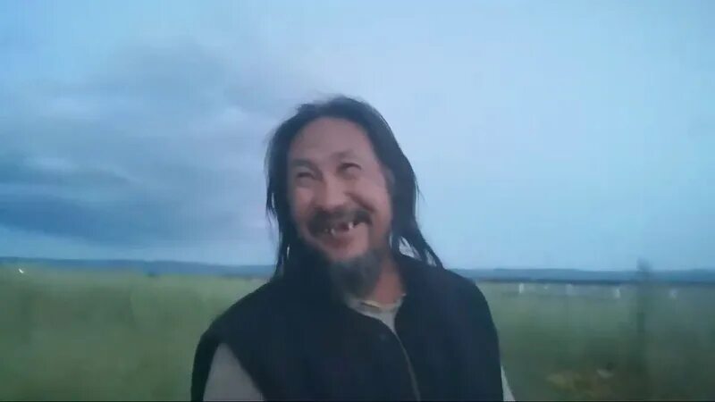 Поет шаман видео песня. Александр габышев. певец шаман габышев. шаман габышев в пути. габышев шаман икона.