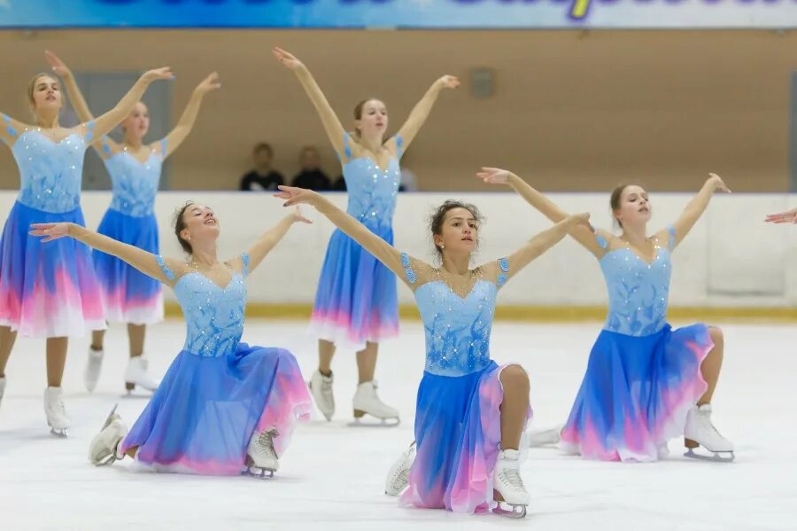 Юность екб фигурное катание. Юность фигурное катание. Юность фигурное катание. Соревнования по фигурному катанию дети. Кубок академия синхронного катания.