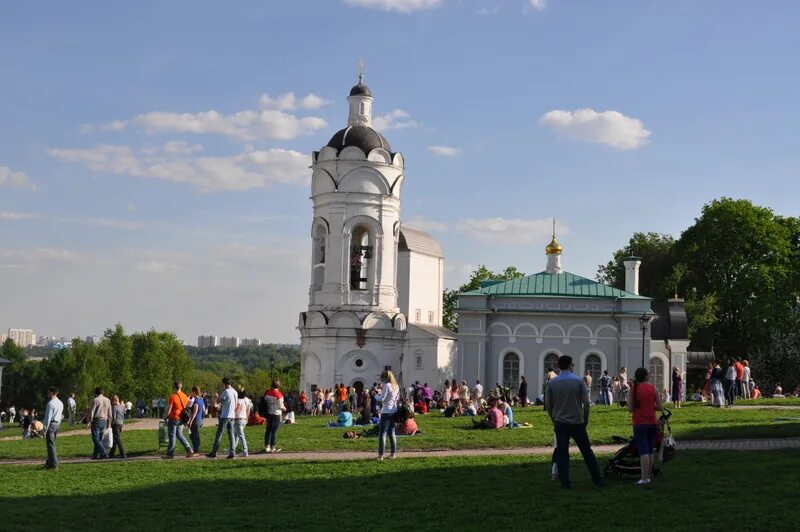 Звон в коломенском. Коломенское музей-заповедник площадь Вознесения. Вознесенская площадь в Коломенском. Музей-заповедник «Коломенское» свадьба. Коломенское мероприятия.