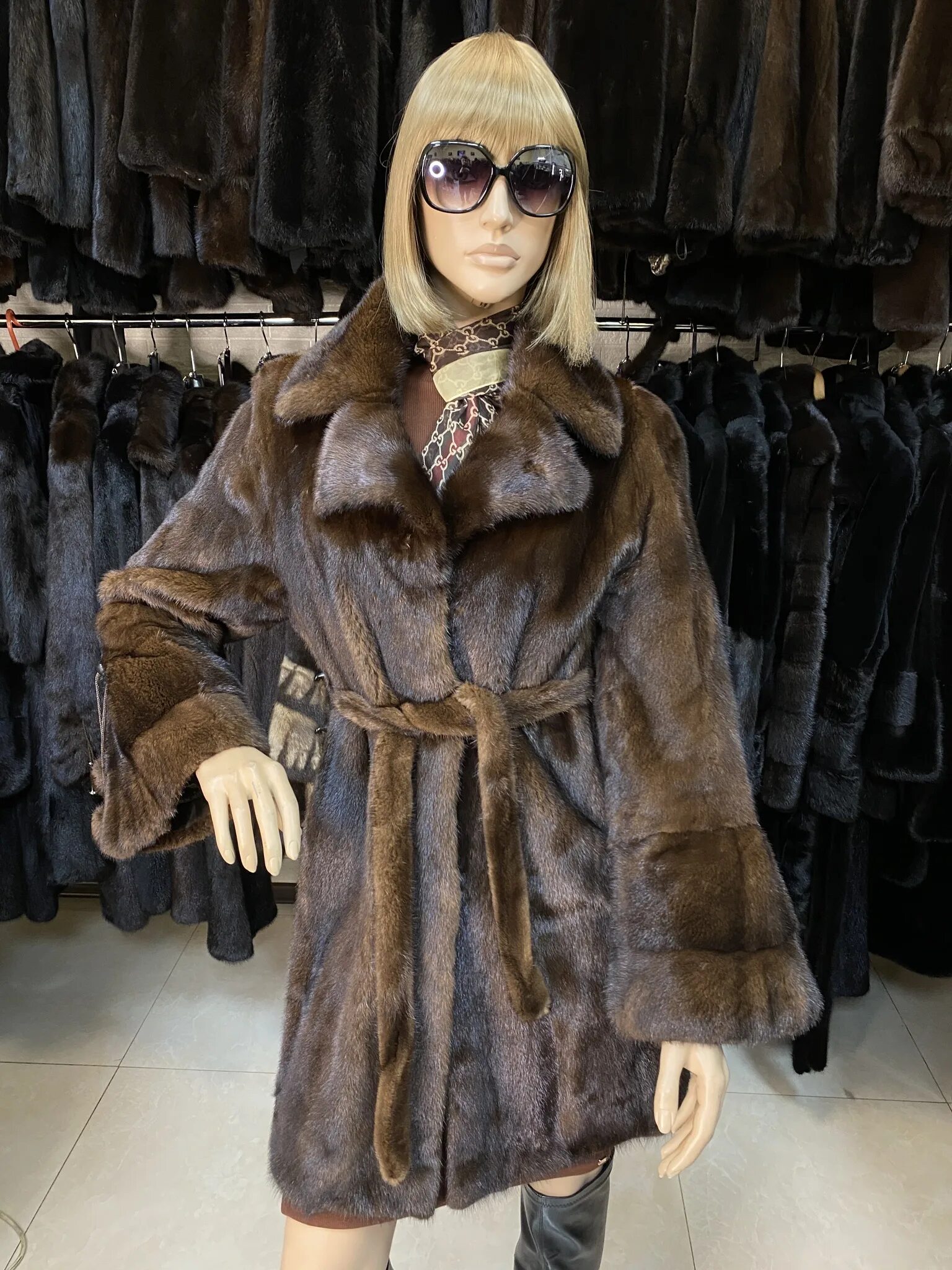 Шубы 50. Объем груди шубы. Шубы 50. Шуба искусственная длинная под норку. Шубы 50.